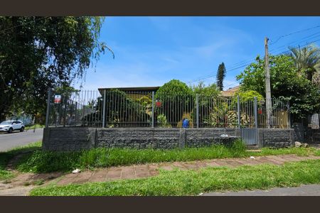 Casa à venda com 120m², 3 quartos e 2 vagas Casa à venda com 120m², 3 quartos e 2 vagasFachada