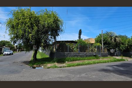 Casa à venda com 120m², 3 quartos e 2 vagas Casa à venda com 120m², 3 quartos e 2 vagasFachada