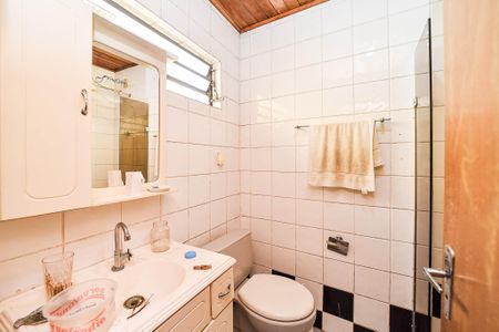 Casa à venda com 120m², 3 quartos e 2 vagas Casa à venda com 120m², 3 quartos e 2 vagasCasa dos Fundos/Banheiro