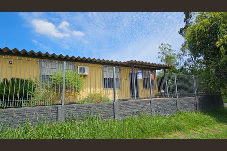 Casa à venda com 120m², 3 quartos e 2 vagas Casa à venda com 120m², 3 quartos e 2 vagasFachada