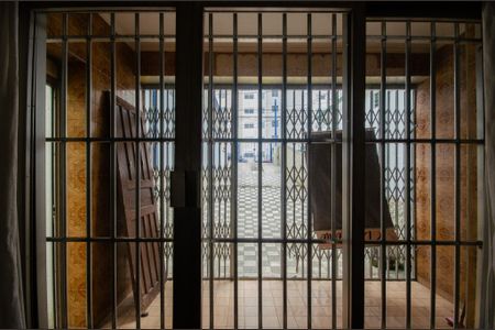 Casa à venda com 239m², 4 quartos e 2 vagasSala - janela