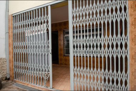 Casa à venda com 239m², 4 quartos e 2 vagasEntrada