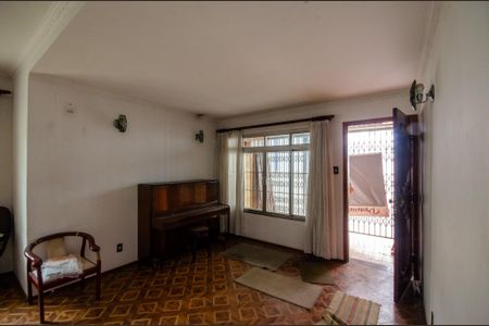 Casa à venda com 239m², 4 quartos e 2 vagasSala