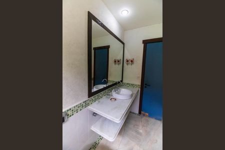 Casa de condomínio à venda com 270m², 4 quartos e 1 vagaBanheiro Social