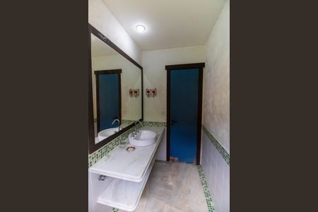 Casa de condomínio à venda com 270m², 4 quartos e 1 vagaBanheiro Social