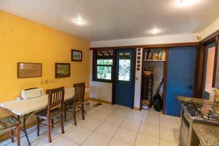 Casa de condomínio à venda com 270m², 4 quartos e 1 vagaCozinha