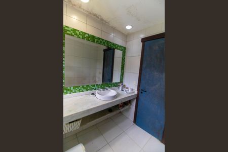 Casa de condomínio à venda com 270m², 4 quartos e 1 vagaBanheiro da Suíte