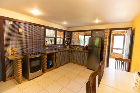 Casa de condomínio à venda com 270m², 4 quartos e 1 vagaCozinha