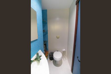 Casa de condomínio à venda com 270m², 4 quartos e 1 vagaBanheiro da Suíte 2