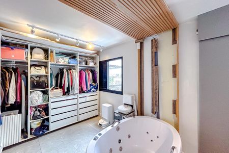 Apartamento à venda com 93m², 2 quartos e 2 vagasCloset da suíte 1