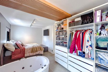 Apartamento à venda com 93m², 2 quartos e 2 vagasCloset da suíte 1