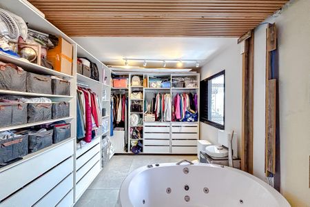 Apartamento à venda com 93m², 2 quartos e 2 vagasCloset da suíte 1