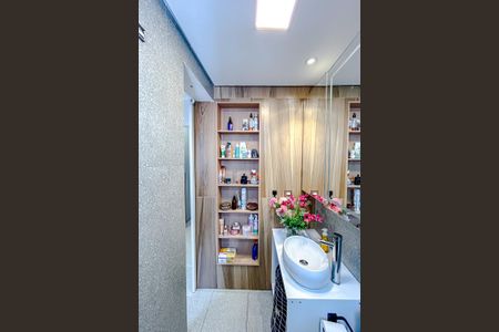 Apartamento à venda com 93m², 2 quartos e 2 vagasBanheiro da Suíte 2