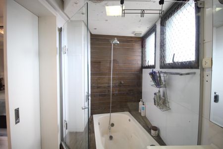 Apartamento à venda com 82m², 2 quartos e 2 vagasBanheiro da Suíte 1