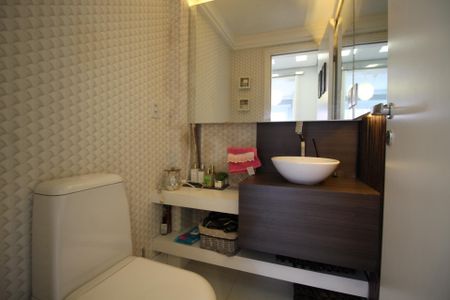 Apartamento à venda com 82m², 2 quartos e 2 vagasBanheiro da Suíte 1