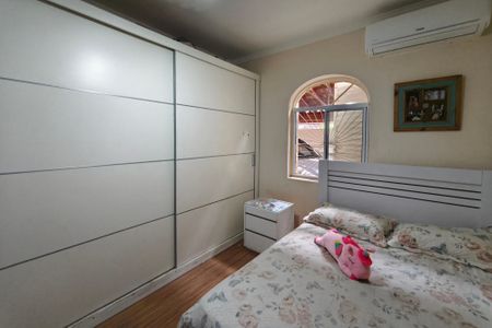 Casa à venda com 212m², 3 quartos e 2 vagasQuarto 1