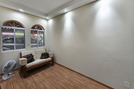 Casa à venda com 212m², 3 quartos e 2 vagasSala