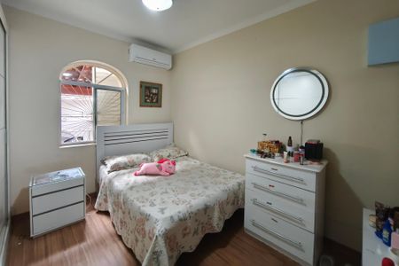Casa à venda com 212m², 3 quartos e 2 vagasQuarto 1