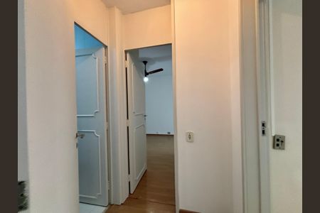 Apartamento para alugar com 92m², 2 quartos e 1 vagaBanheiro social - corredor de acesso