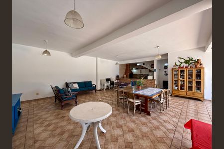 Casa à venda com 500m², 6 quartos e 6 vagas Casa à venda com 500m², 6 quartos e 6 vagasÁrea comum