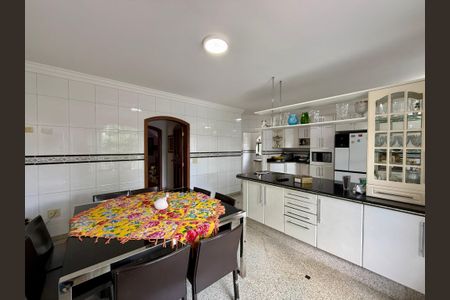 Casa à venda com 500m², 6 quartos e 6 vagas Casa à venda com 500m², 6 quartos e 6 vagasCozinha