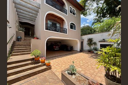 Casa à venda com 500m², 6 quartos e 6 vagas Casa à venda com 500m², 6 quartos e 6 vagasEntrada