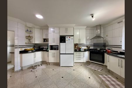 Casa à venda com 500m², 6 quartos e 6 vagas Casa à venda com 500m², 6 quartos e 6 vagasCozinha