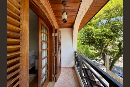 Casa à venda com 500m², 6 quartos e 6 vagas Casa à venda com 500m², 6 quartos e 6 vagasSacada Suíte 1