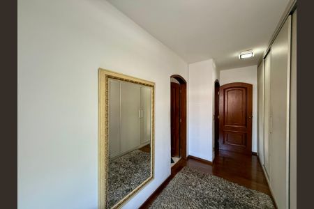 Casa à venda com 500m², 6 quartos e 6 vagas Casa à venda com 500m², 6 quartos e 6 vagasCloset Suíte 1