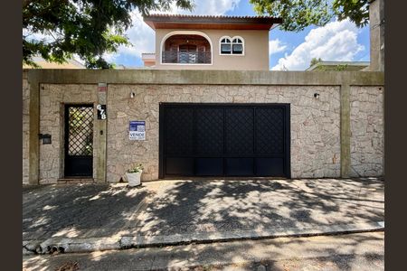 Casa à venda com 500m², 6 quartos e 6 vagas Casa à venda com 500m², 6 quartos e 6 vagasFachada