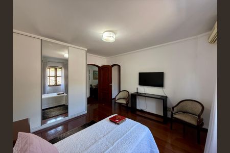 Casa à venda com 500m², 6 quartos e 6 vagas Casa à venda com 500m², 6 quartos e 6 vagasSuíte 3