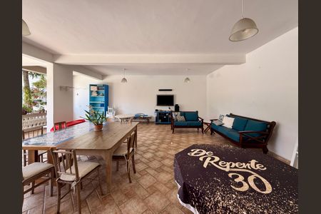 Casa à venda com 500m², 6 quartos e 6 vagas Casa à venda com 500m², 6 quartos e 6 vagasÁrea comum