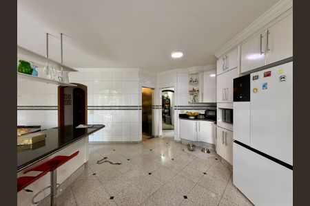 Casa à venda com 500m², 6 quartos e 6 vagas Casa à venda com 500m², 6 quartos e 6 vagasCozinha