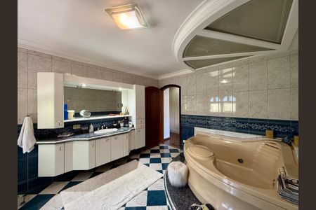 Casa à venda com 500m², 6 quartos e 6 vagas Casa à venda com 500m², 6 quartos e 6 vagasBanheiro Suíte 1