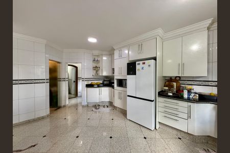 Casa à venda com 500m², 6 quartos e 6 vagas Casa à venda com 500m², 6 quartos e 6 vagasCozinha