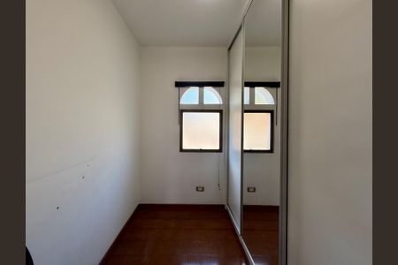 Casa à venda com 500m², 6 quartos e 6 vagas Casa à venda com 500m², 6 quartos e 6 vagasCloset Suíte 4