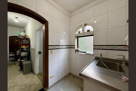 Casa à venda com 500m², 6 quartos e 6 vagas Casa à venda com 500m², 6 quartos e 6 vagasCozinha Apoio