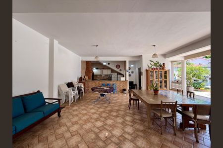 Casa à venda com 500m², 6 quartos e 6 vagas Casa à venda com 500m², 6 quartos e 6 vagasÁrea comum