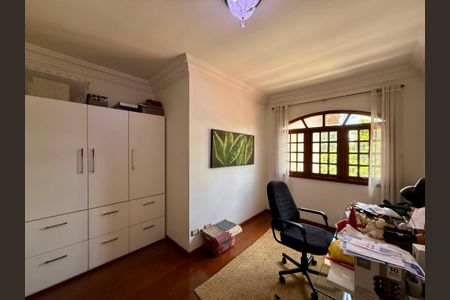 Casa à venda com 500m², 6 quartos e 6 vagas Casa à venda com 500m², 6 quartos e 6 vagasEscritório 2