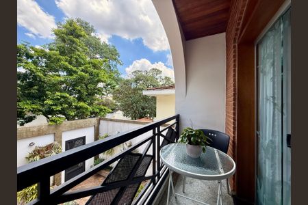 Casa à venda com 500m², 6 quartos e 6 vagas Casa à venda com 500m², 6 quartos e 6 vagasSacada Cozinha