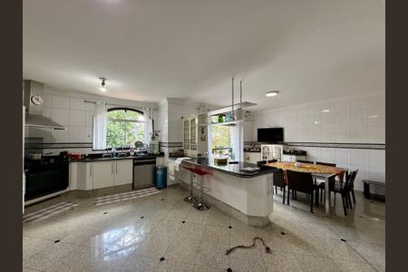 Casa à venda com 500m², 6 quartos e 6 vagas Casa à venda com 500m², 6 quartos e 6 vagasCozinha