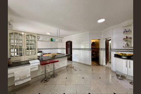 Casa à venda com 500m², 6 quartos e 6 vagas Casa à venda com 500m², 6 quartos e 6 vagasCozinha