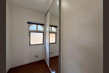 Casa à venda com 500m², 6 quartos e 6 vagas Casa à venda com 500m², 6 quartos e 6 vagasCloset Suíte 4