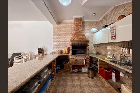 Casa à venda com 500m², 6 quartos e 6 vagas Casa à venda com 500m², 6 quartos e 6 vagasChurrasqueira