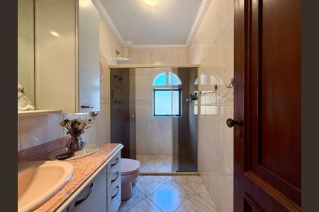 Casa à venda com 500m², 6 quartos e 6 vagas Casa à venda com 500m², 6 quartos e 6 vagasBanheiro Suíte 3