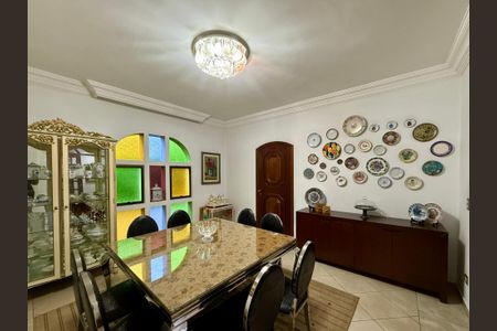 Casa à venda com 500m², 6 quartos e 6 vagas Casa à venda com 500m², 6 quartos e 6 vagasSala