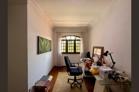 Casa à venda com 500m², 6 quartos e 6 vagas Casa à venda com 500m², 6 quartos e 6 vagasEscritório 2