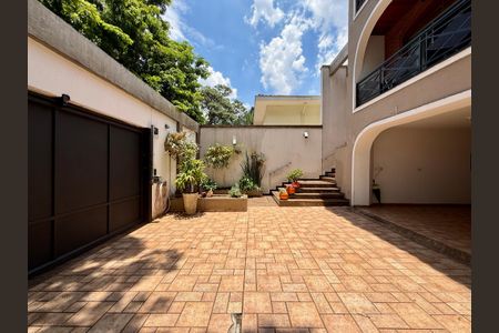 Casa à venda com 500m², 6 quartos e 6 vagas Casa à venda com 500m², 6 quartos e 6 vagasGaragem