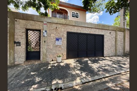 Casa à venda com 500m², 6 quartos e 6 vagas Casa à venda com 500m², 6 quartos e 6 vagasFachada