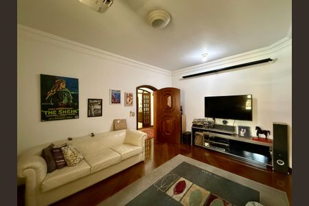 Casa à venda com 500m², 6 quartos e 6 vagas Casa à venda com 500m², 6 quartos e 6 vagasSala